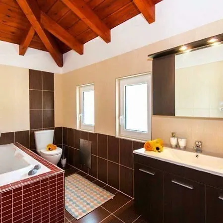 Shared Pool & Garden * Kolymbia